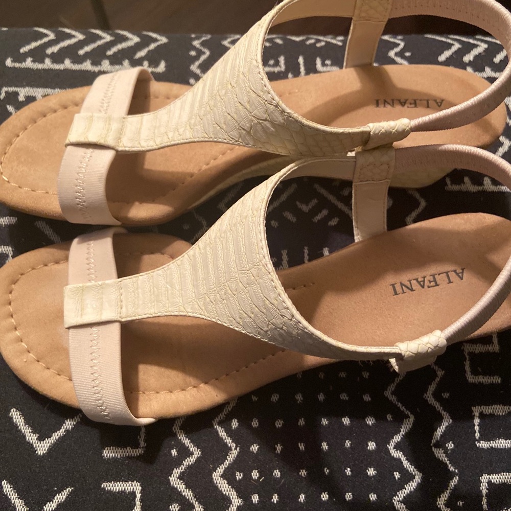 Alfani ~ Perfect comfy cream sandals!!